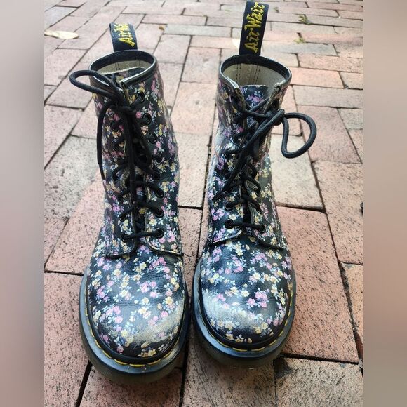 Dr. Martens Shoes - "Doc" Dr. Martens 1460W Clemency Boots Sz.8 Punk Rock Scuffed! Nothing Missing!